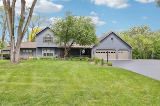 2902 Pleasant Dr, McHenry, IL 60051