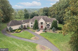 110 Autumn Trace Dr, New Hope, PA 18938