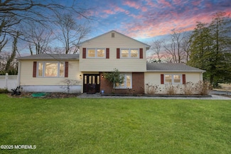 15 Suffolk Ln, Middletown, NJ 07748