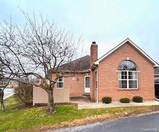 618 Perry Creek Dr, Grand Blanc, MI 48439