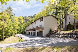 3313 Emily Ln, Traverse City, MI 49686