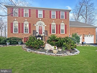 5597 Rockpointe Dr, Clifton, VA 20124