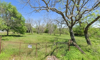 312 W Ball St, Weatherford, TX 76086