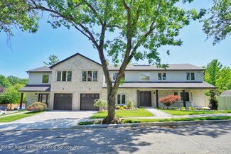 8 Rogers Place, Staten Island, NY 10312