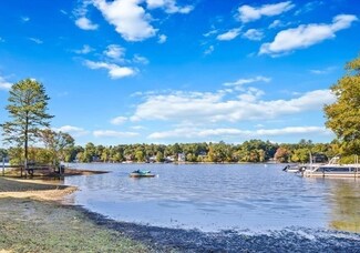 15 Lakeview Ave, Mansfield, MA 02048