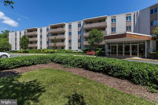 7501 Democracy Blvd Unit B-112, Bethesda, MD 20817