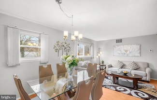 910 Allan Rd, Rockville, MD 20850