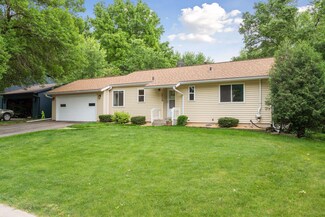 112008 Warner Cir, Chaska, MN 55318