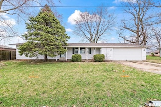 712 Trojan Rd, Auburn, IL 62615