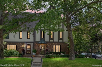 542 Cadieux Rd, Grosse Pointe, MI 48230