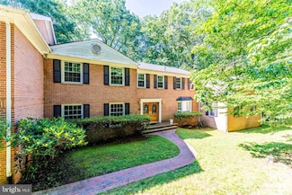 11115 Streamview Ct, Great Falls, VA 22066
