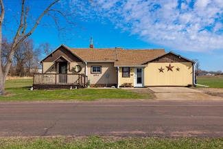 402 E 1st St, Marion, SD 57043