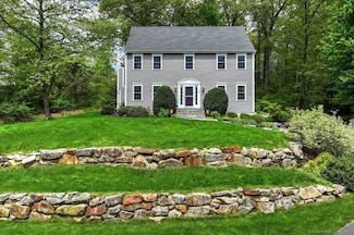 79 Sunnycrest Rd, Trumbull, CT 06611