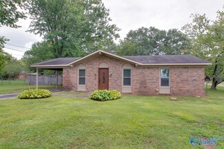 1304 Crestline Dr SW, Hartselle, AL 35640