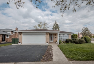 4443 Raymond Ave, Brookfield, IL 60513