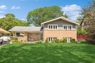 735 Lamon Ave, Wilmette, IL 60091