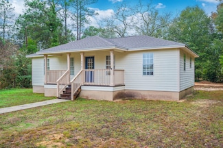 456 Kings Lake Blvd, Defuniak Springs, FL 32433