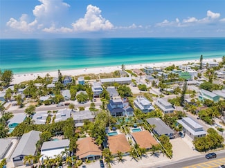 3016 Gulf Dr, Holmes Beach, FL 34217