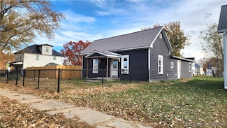 204 N Maple St, Stover, MO 65078