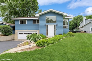 4321 Bay View Dr, Crystal Lake, IL 60014