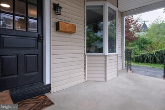 102 Clinton St, Lambertville, NJ 08530