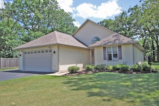 135 Miller Rd, Lake Zurich, IL 60047