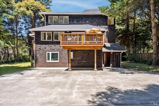 32851 Leofs Ln, Fort Bragg, CA 95437