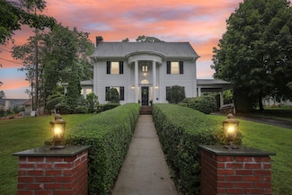 22 Clark St, Pleasantville, NY 10570