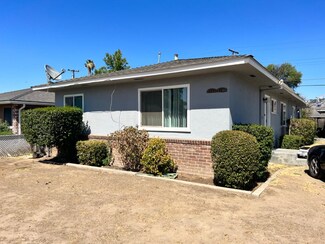 2104 Mayfair Dr W, Fresno, CA 93703