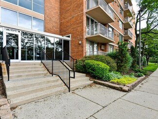 2211 S Highland Ave Unit 1B, Lombard, IL 60148