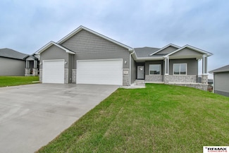 1125 Kantor Ln, Hickman, NE 68372