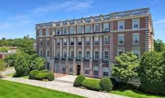 16 Balmoral St Unit 107, Andover, MA 01810