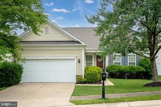 5 Castlewood Dr, Fredericksburg, VA 22406