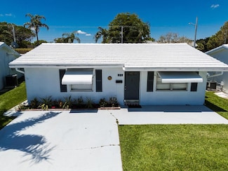 904 SW 24th St, Boynton Beach, FL 33426