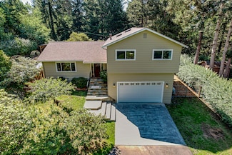 2185 Golf Course Rd, Bayside, CA 95524