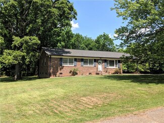 150 Jenny Ln, Pilot Mountain, NC 27041