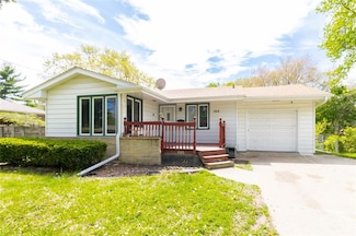 3926 Lynner Dr, Des Moines, IA 50310