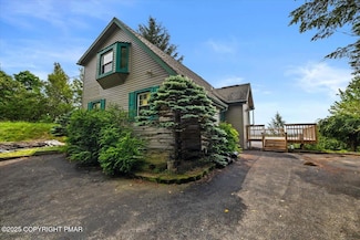 605 Clearview Dr, Long Pond, PA 18334