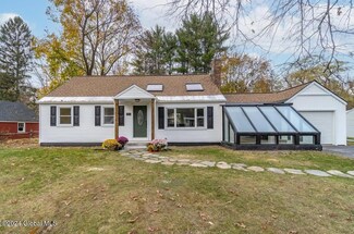 12 van Vorst Dr, Burnt Hills, NY 12027
