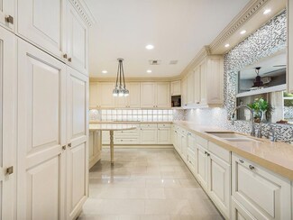 2357 NE 8th St, Fort Lauderdale, FL 33304