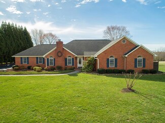 251 Red Hill Dr, Martinsville, VA 24112