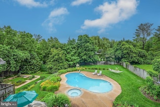 3917 Fessenden St NW, Washington, DC 20016
