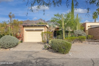 2561 E Cerrada Adelita, Tucson, AZ 85718