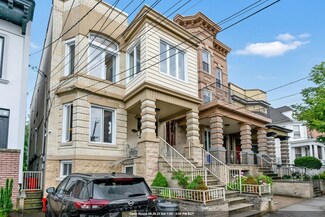 123 Shippen St, Weehawken, NJ 07086