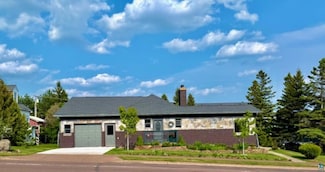 206 N Broadway Ave, Grand Marais, MN 55604