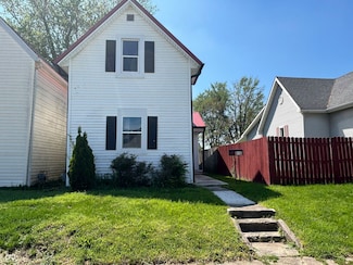 810 S 18th St, Elwood, IN 46036