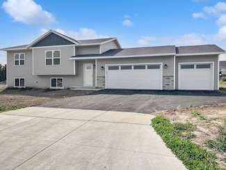 2104 S Cottonwood Ave, Marshfield, WI 54449