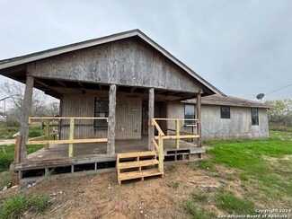 606 E Ave, Pleasanton, TX 78064