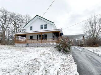 86 Lock St, Phoenix, NY 13135