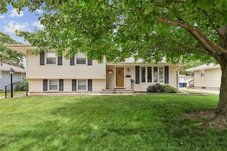3913 Twana Dr, Des Moines, IA 50310